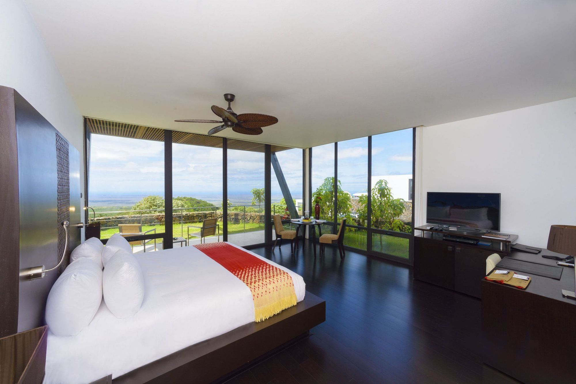 Pikaia Lodge Santa Cruz Island エクステリア 写真
