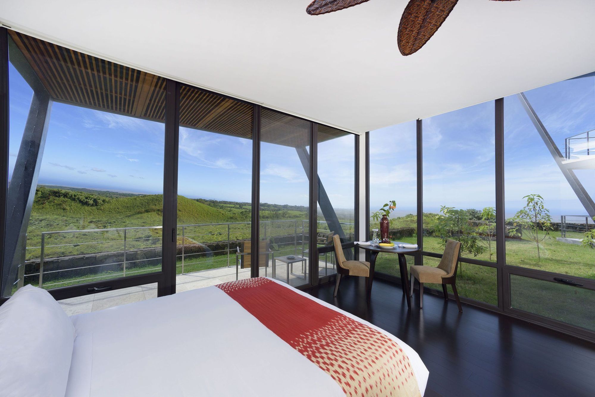 Pikaia Lodge Santa Cruz Island エクステリア 写真