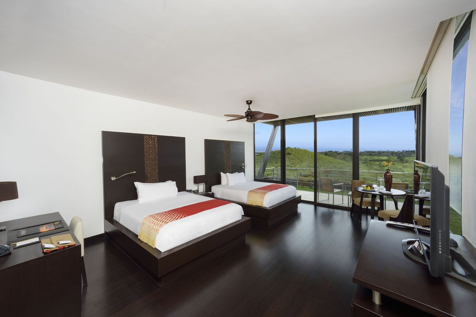 Pikaia Lodge Santa Cruz Island エクステリア 写真